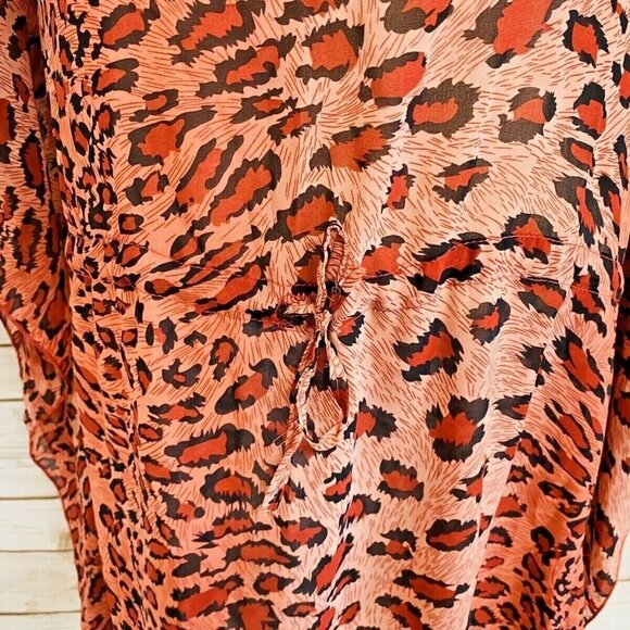 CASTAWAY Women Short Batwing Sleeve Pull Over Animal Print Shirt Size 14/XL-NWT - Picture 5 of 11